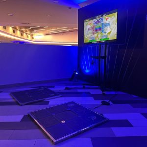 Аттракцион "DDR‑караоке для ног"