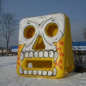 Аттракцион "Надувной дартс Череп"