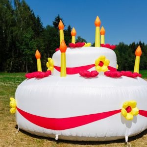 Аттракцион "Надувной торт"